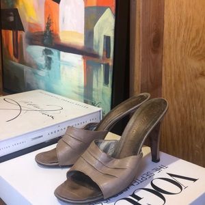 Vintage all leather summer sandals with heel